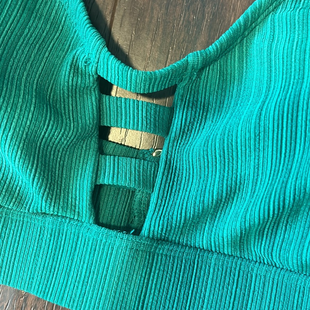 Pretty Emerald green bikini top - Picture 2 of 4